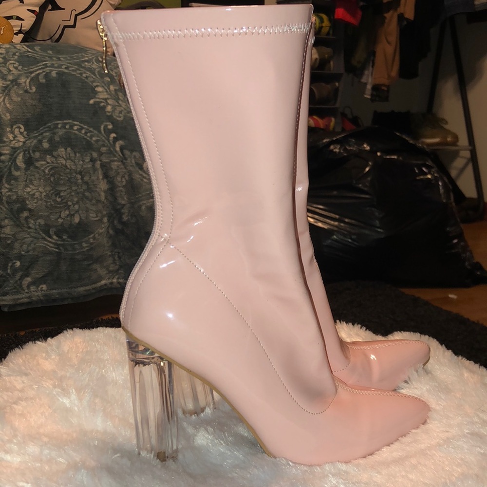 Faux leather pink bootie